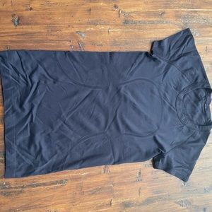 Lululemon - size 6 - Navy blue - Swiftly tech t- shirt